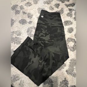 Lululemon wunder under camp crop size 4